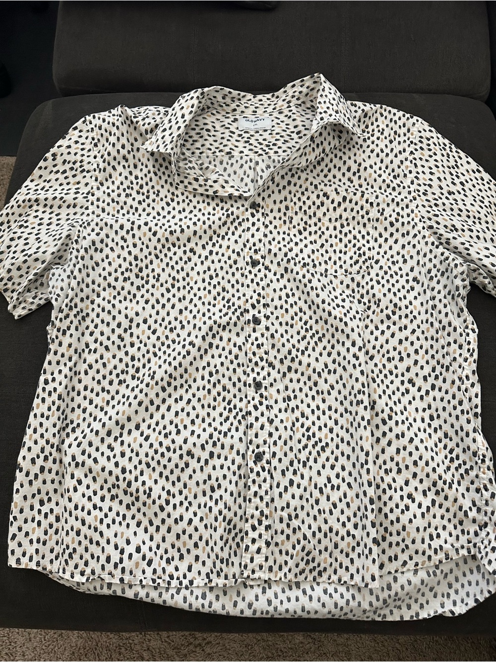 Old Navy Men's Short-Sleeve White Button-Up Shirt with Black Dot Print